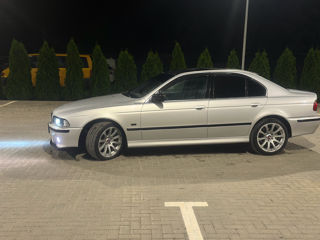 BMW 5 Series foto 7