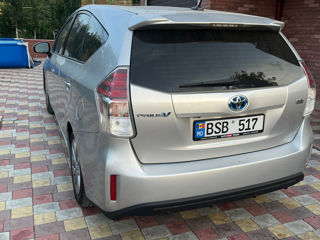 Toyota Prius v foto 3