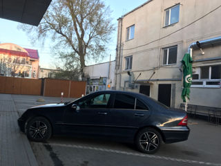 Mercedes C-Class foto 9