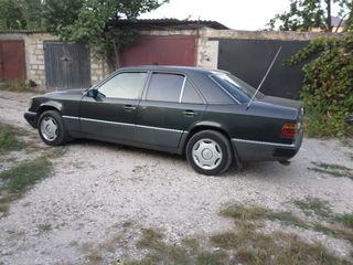 Mercedes Series (W124) foto 1