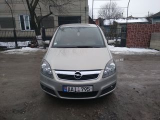 Opel Zafira foto 1