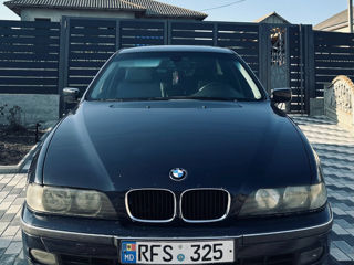 BMW 5 Series foto 2