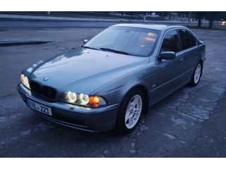 BMW 5 Series foto 1