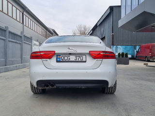 Jaguar XE foto 4