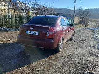 Hyundai Accent foto 5