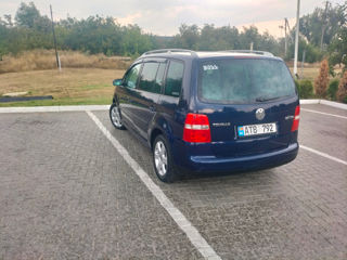 Volkswagen Touran foto 3