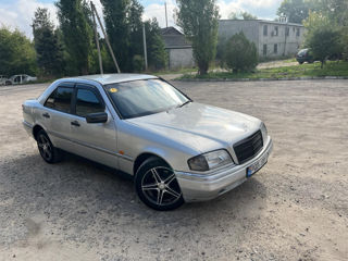 Mercedes C-Class foto 1