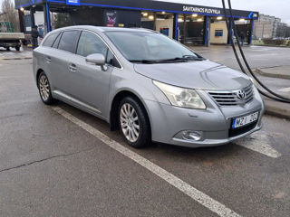 Toyota Avensis foto 2