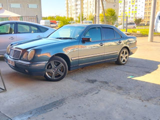 Mercedes E-Class foto 8