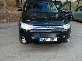 Mitsubishi Outlander foto 1