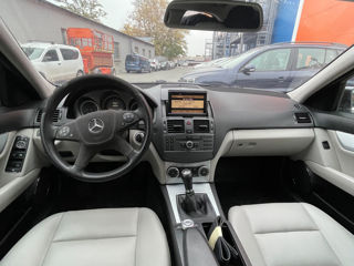 Mercedes C-Class foto 8