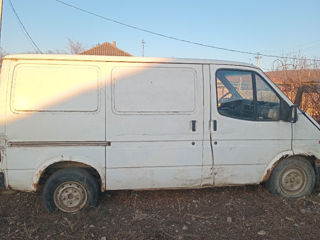 Ford Transit Courier foto 2