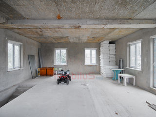Se vinde casă în 3 nivele! 200 m2, teren de 4 ari, str. Ismail, centrul orașului Ialoveni foto 2