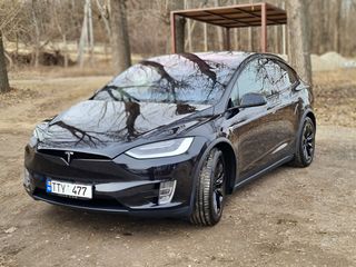 Tesla Model X foto 2