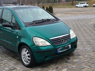 Mercedes A-Class foto 2