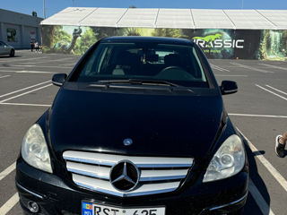 Mercedes B-Class foto 1