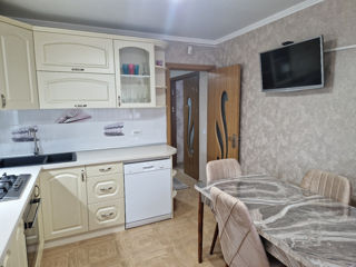 Apartament cu 3 camere, 66 m², 10 cartier, Bălți foto 2