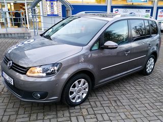 Volkswagen Touran foto 2