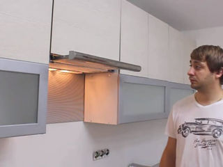 Установка кухонной вытяжки вентиляции над плитой на кухне с выводом на улицу алмазное сверление.a
