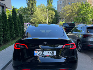 Tesla Model Y foto 3