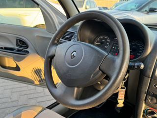 Renault Clio foto 9