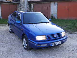 Volkswagen Vento foto 3