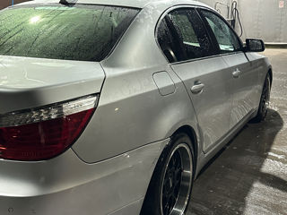 BMW 5 Series foto 3