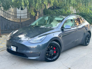 Tesla Model Y foto 2