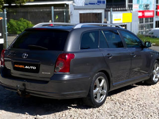 Toyota Avensis foto 5