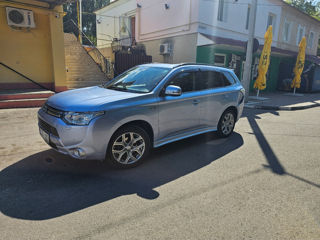 Mitsubishi Outlander foto 2