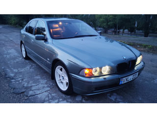 BMW 5 Series foto 2