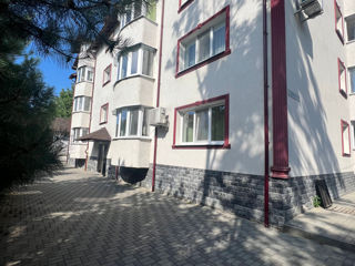 Apartament cu 2 camere, 72 m², Botanica, Chișinău foto 2