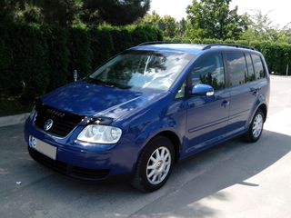 Volkswagen Touran foto 1