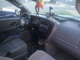 Mazda Tribute foto 2