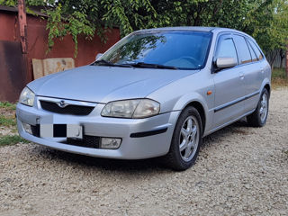 Mazda 323 foto 1