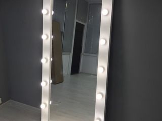 Oglinda pentru proba cu becuri. Примерочное зеркало с лампами. Fitting mirror. foto 2