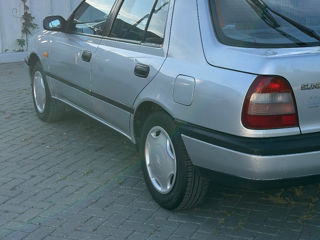 Nissan Sunny foto 4