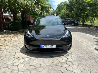 Tesla Model Y foto 2