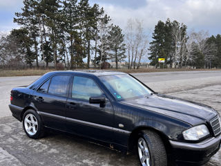 Mercedes C-Class foto 7