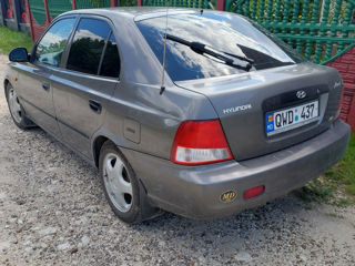 Hyundai Accent foto 1