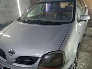 Nissan Almera Tino