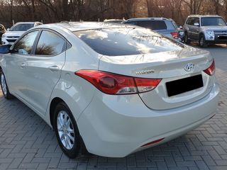 Hyundai Elantra foto 3