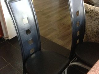4 scaune moderne pentru salon, bucătărie, în stare ideală, 200 € toate.  Speteaza e foarte comodă, s foto 3
