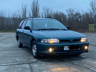 Mitsubishi Lancer foto 2