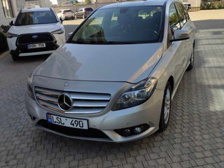 Mercedes B-Class foto 2