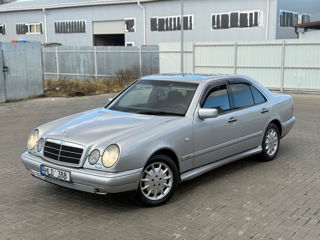 Mercedes E-Class foto 4