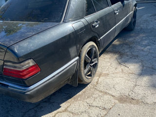 Mercedes Series (W124) foto 4