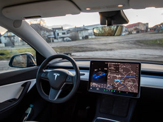 Tesla Model Y foto 6