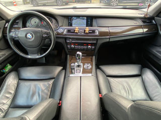 BMW 7 Series фото 10