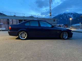 BMW 5 Series foto 4